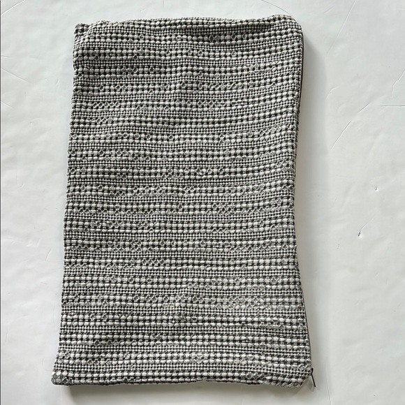 Pottery Barn Gray Ribbed Pencil Accent Pillowcase - Picture 1 of 4